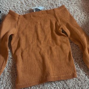 Shows shoulders, very comfy and cute for fall!